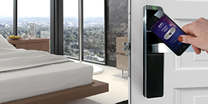 Hotelzimmertür mit KABA Confidant Hotelschließsystem